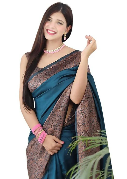 AXONIT Emerald Elegance Jacquard Silk Saree with Rich Gold Zari Pallu - Image 3