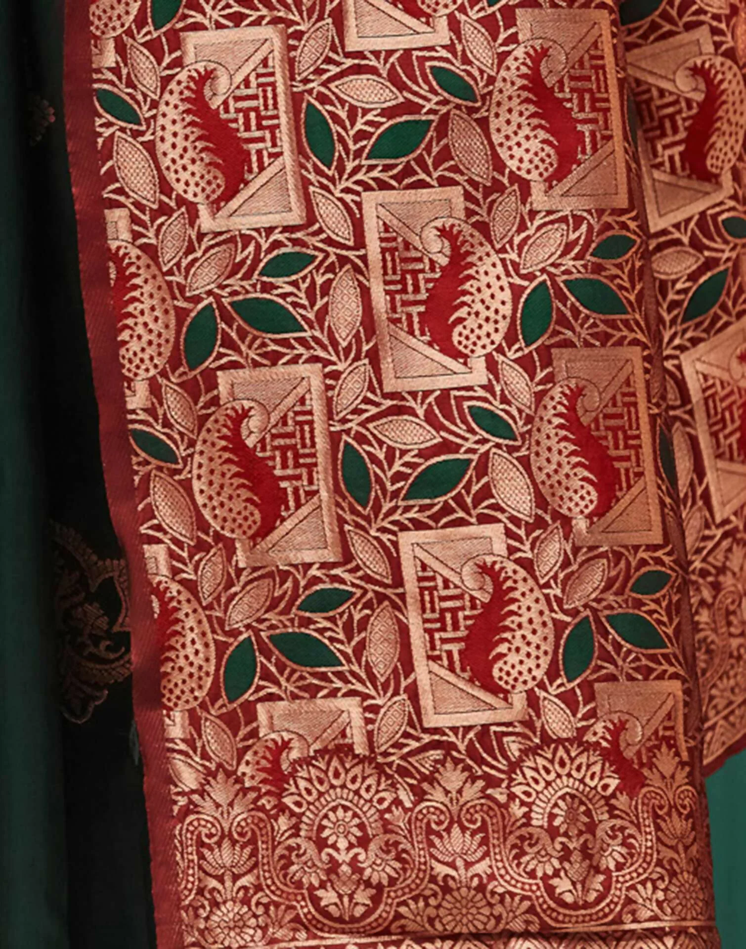 AXONIT Royal Emerald Premium Soft Silk Saree with Intricate Golden Zari Weaving and Rich Mustard-Gold Pallu - Image 10