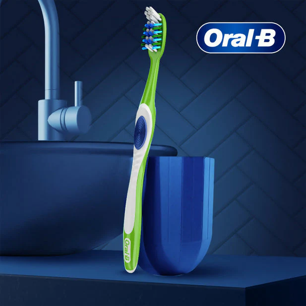 Oral-B CrissCross Manual Toothbrush – Family Pack of 4 - Image 3