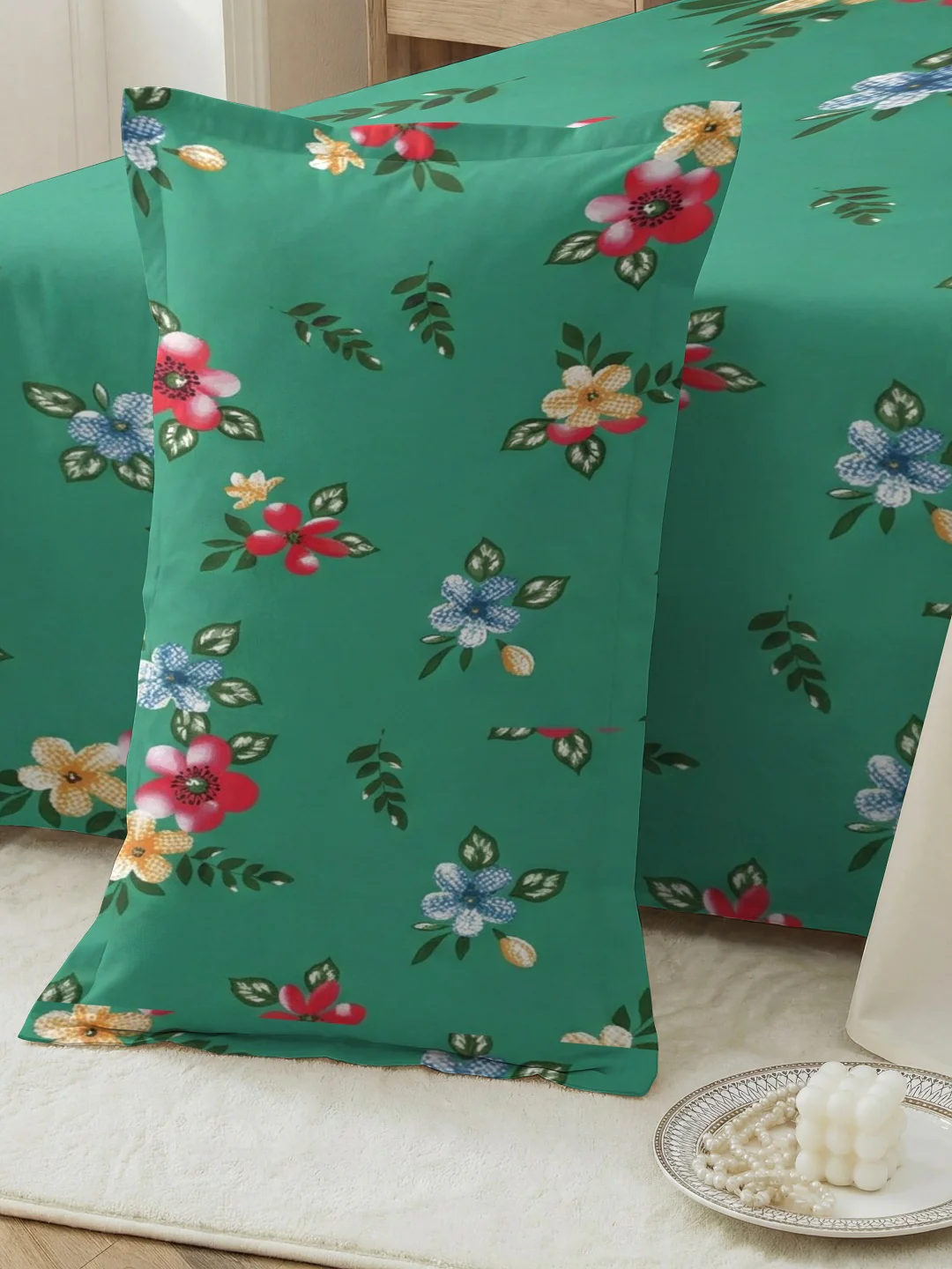 Quirky Home Coral Collection Double Bedsheet with 2 Pillow Cover - Green - Image 4