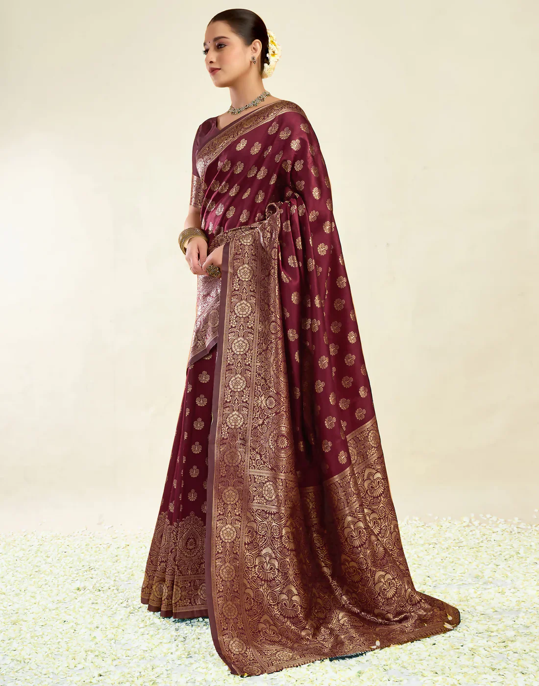 Royal Emerald Jacquard Saree with Golden Zari Work & Heavy Brocade Border - Image 16