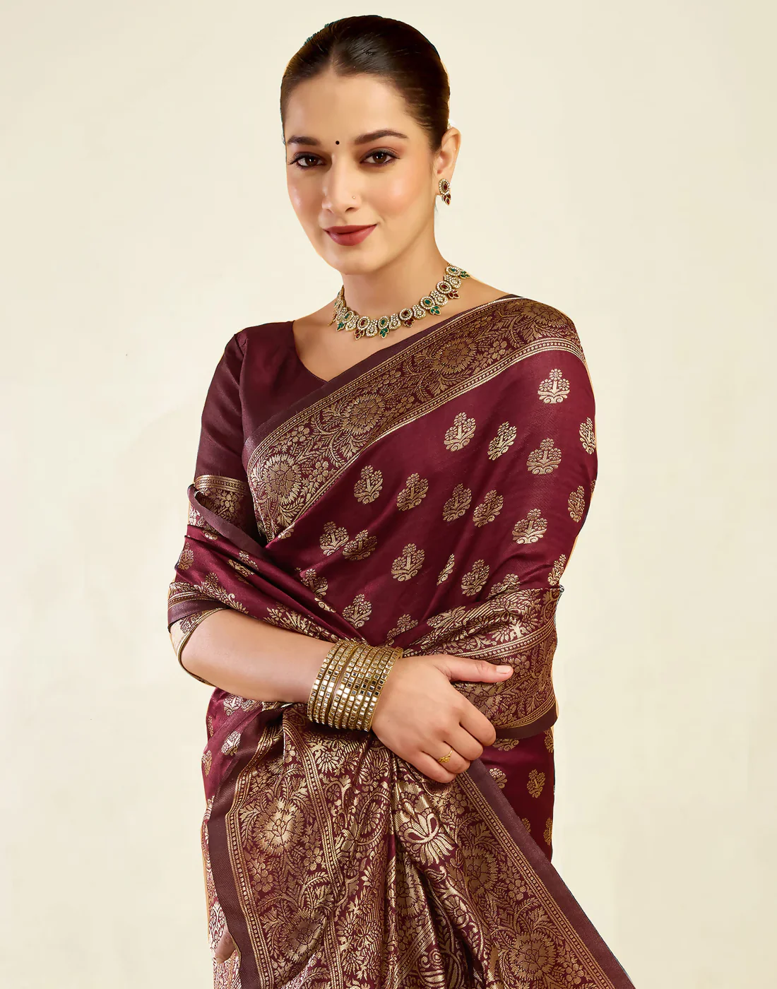 Royal Emerald Jacquard Saree with Golden Zari Work & Heavy Brocade Border - Image 17