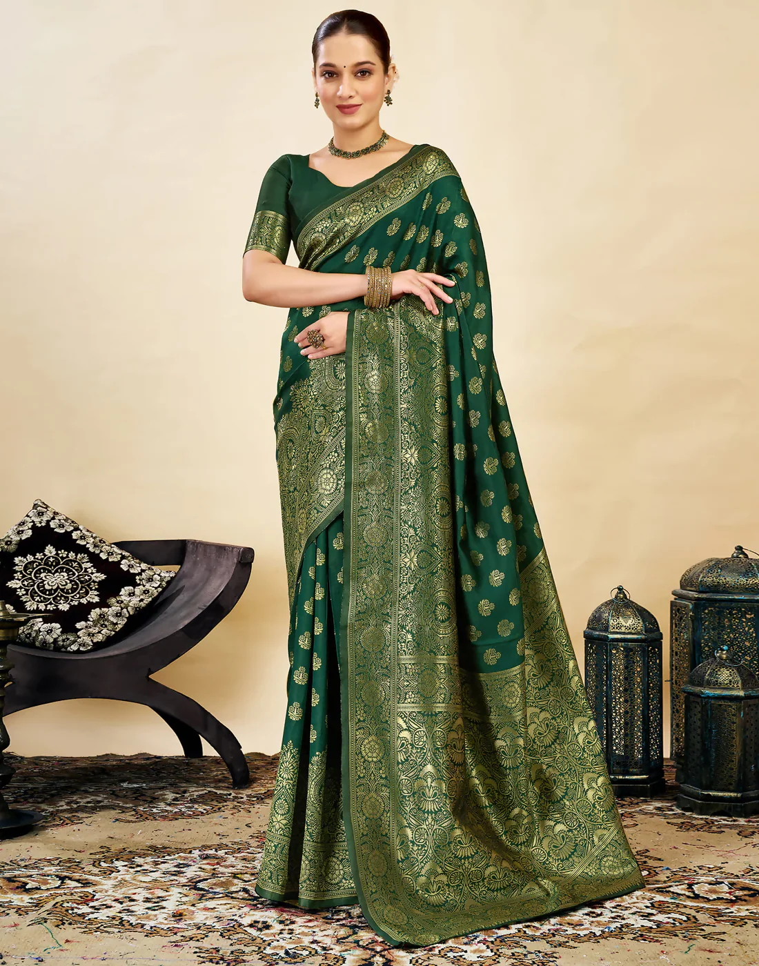 Royal Emerald Jacquard Saree with Golden Zari Work & Heavy Brocade Border - Image 4