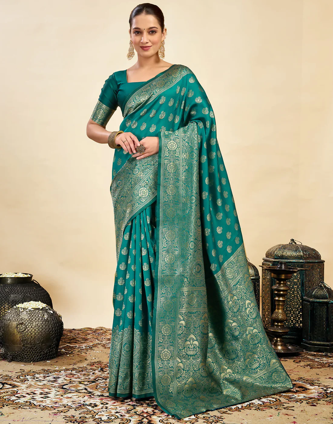 Royal Emerald Jacquard Saree with Golden Zari Work & Heavy Brocade Border - Image 7